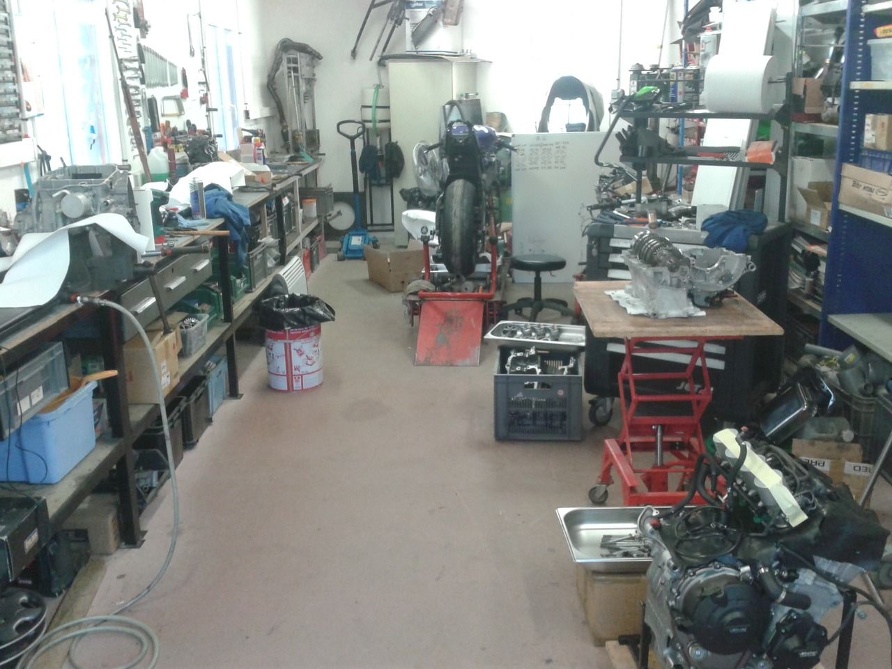 Machines et postes de travail de l’atelier Tip Top Moteur