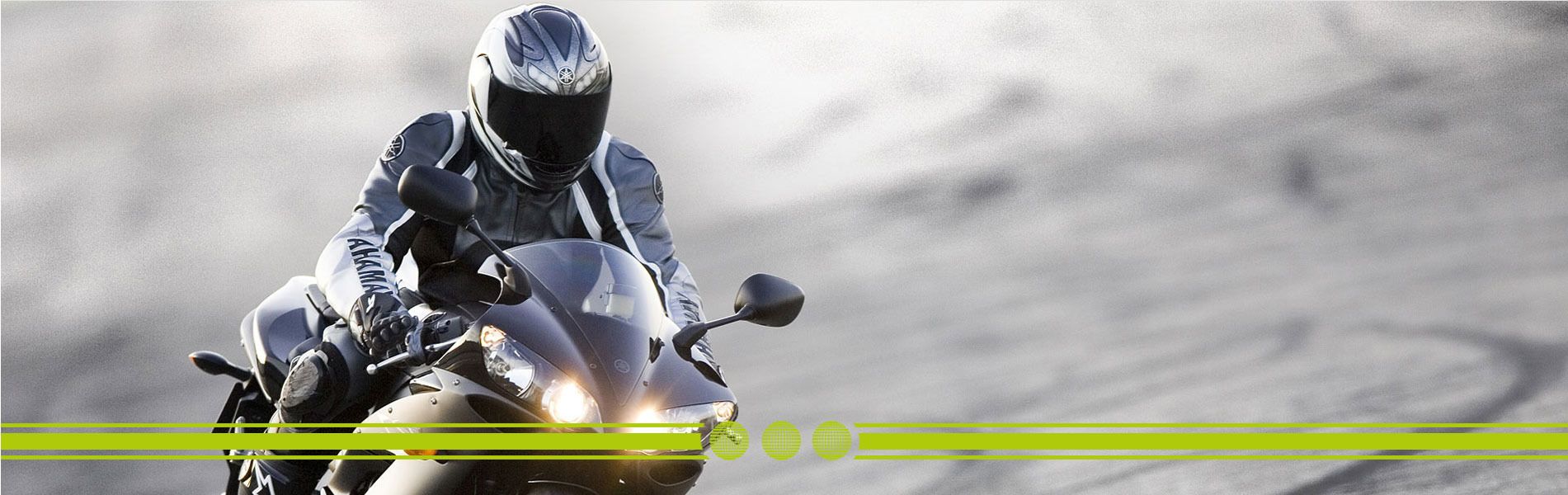 Pilote de moto de compétition en piste